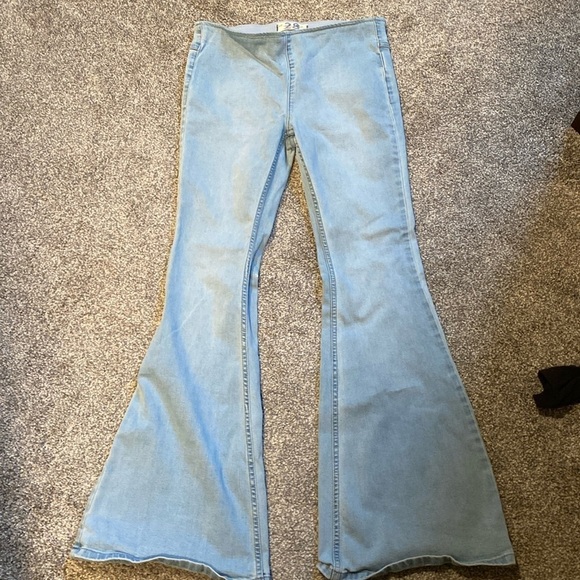 Penny pull on we the free light colored bell bottom flare jeans - Picture 2 of 5